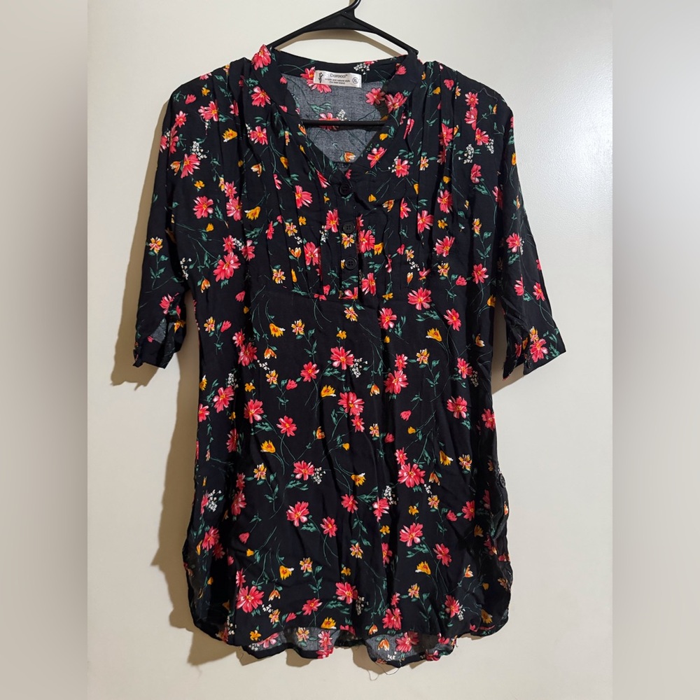 Women floral. blouse size medium cotton fabric